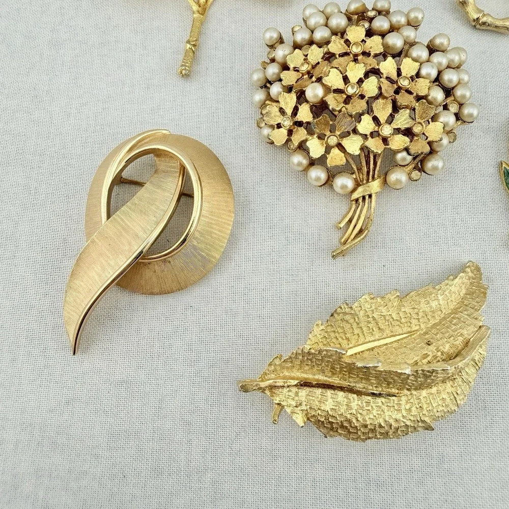 Vintage Brooch Lot Trifari BSK Gold Tone‎ Pearl Enamel Flower Leaf Cluster Green